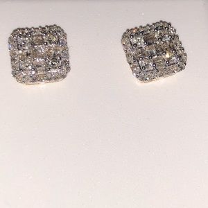 10k Real Gold Real Diamond earrings WOW! MUST HAVE